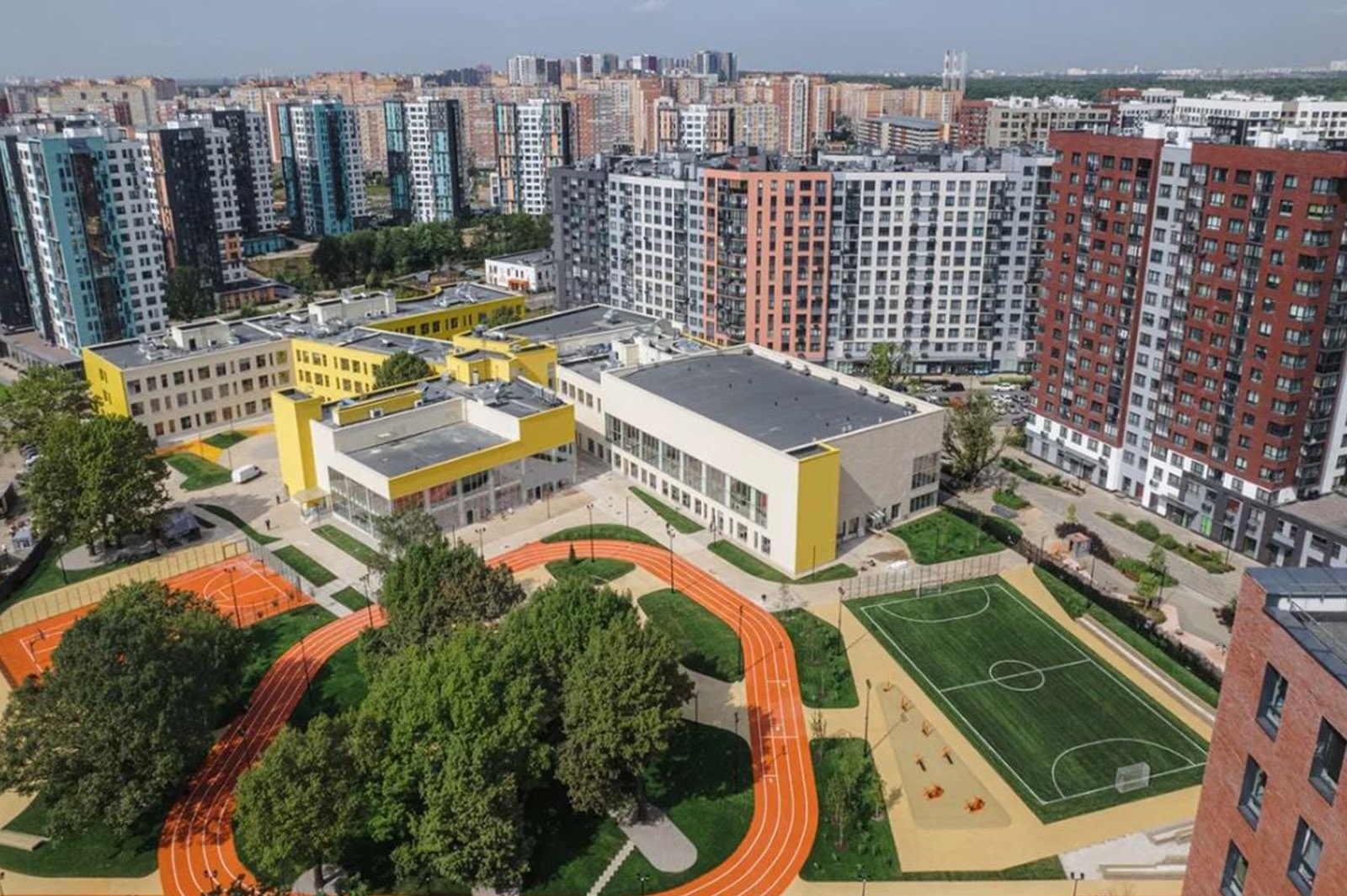 Детские сады, школы и поликлиники